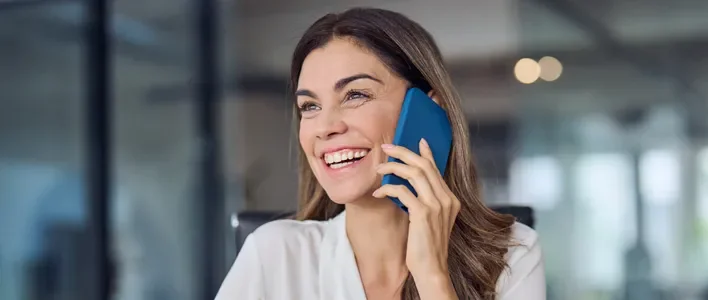 woman_smiling_on_the_phone